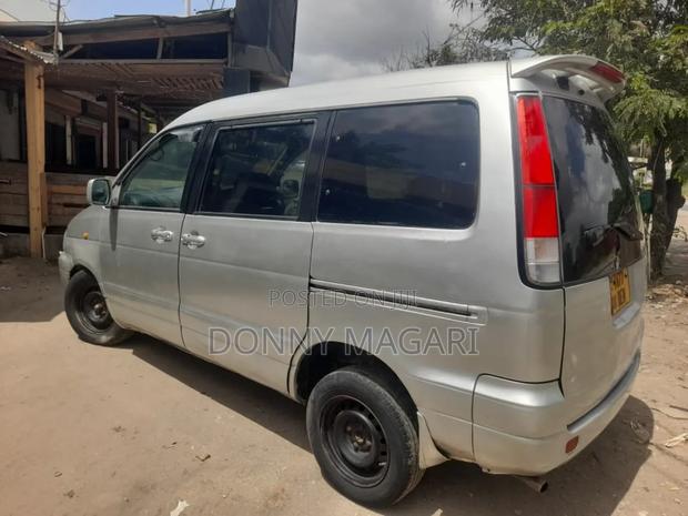 Toyota Noah 2.0 AWD (8 Seater) 2001 Silver