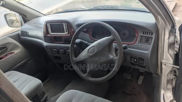 Toyota Noah 2.0 AWD (8 Seater) 2001 Silver