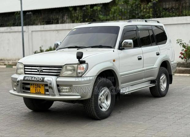 Toyota Land Cruiser Prado 2002 White