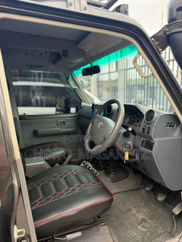 Toyota Land Cruiser 2012 Black