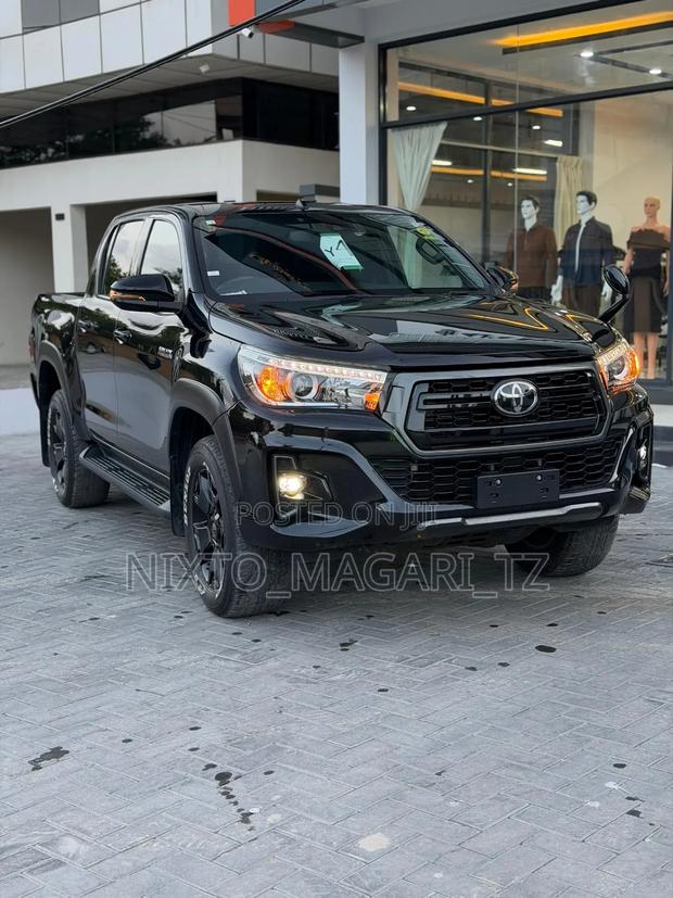 Toyota Hilux 2020 Black