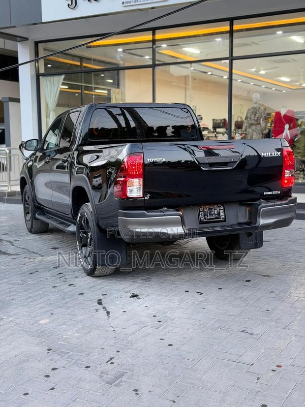 Toyota Hilux 2020 Black