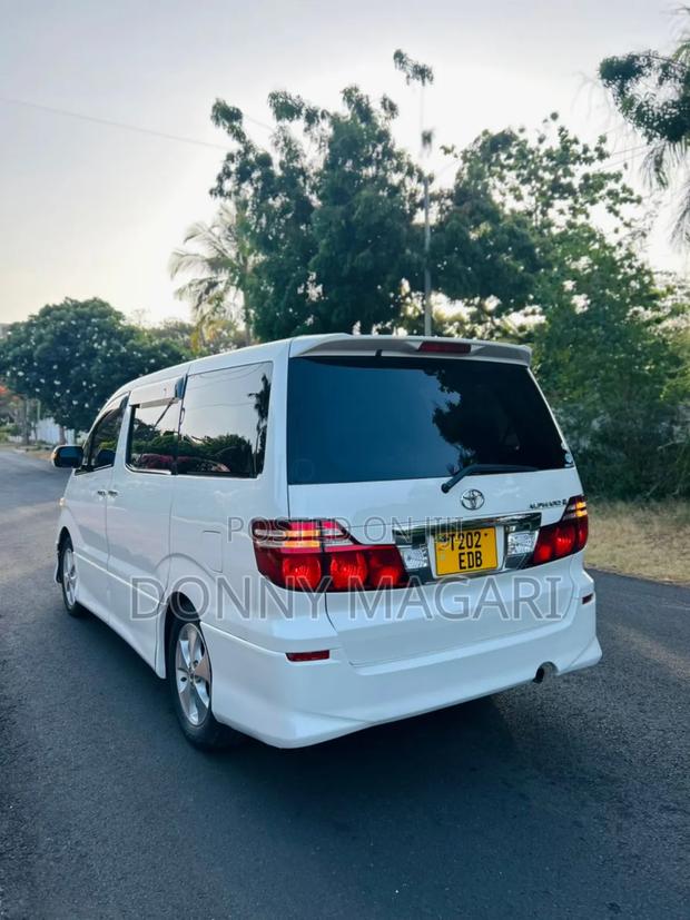 Toyota Alphard 2.4 Petrol AWD 2007 White