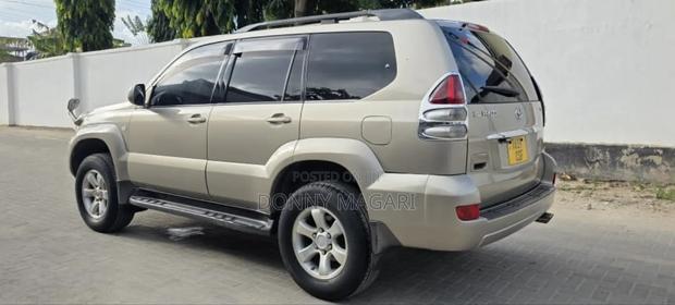 Toyota Land Cruiser Prado 2005 Silver