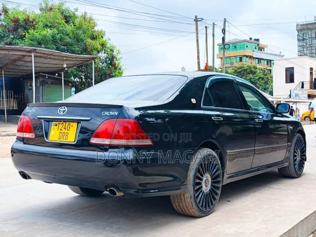 Toyota Crown Royale 2005 Black