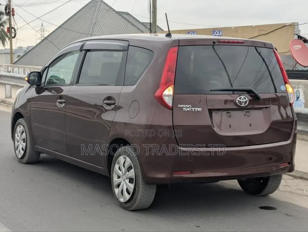 Toyota Passo Sette 2010 Maroon