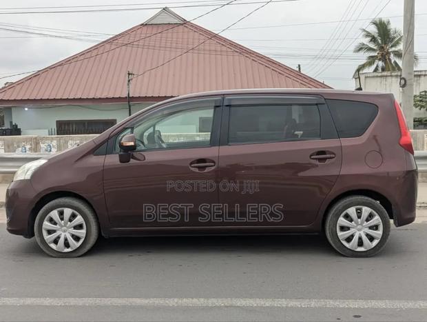 Toyota Passo Sette 2010 Maroon