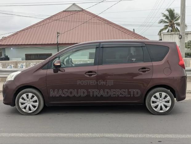 Toyota Passo Sette 2010 Maroon