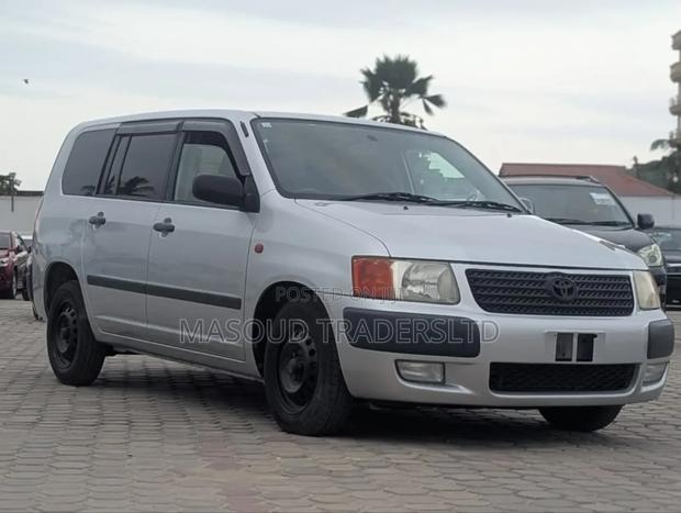 Toyota Succeed 2007 Silver
