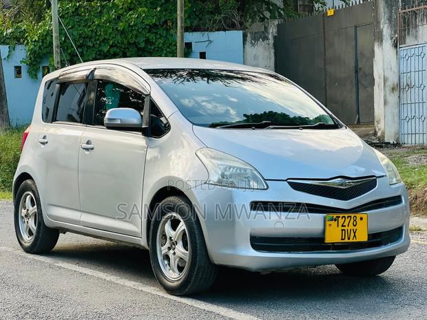 Toyota Ractis 2006 Silver