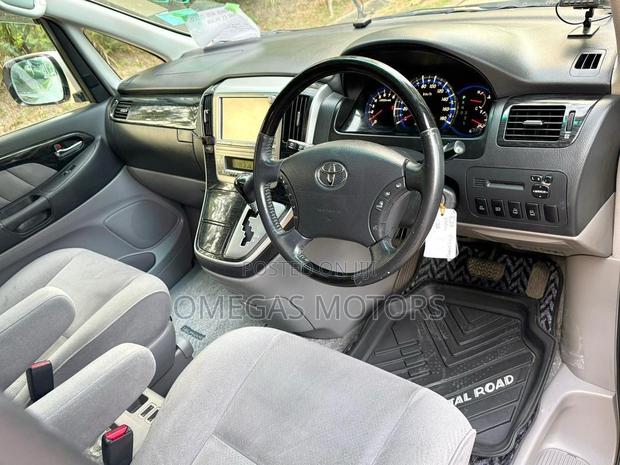Toyota Alphard 2.4 Petrol FWD 2006 Pearl
