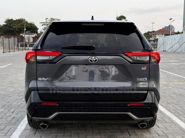 New Toyota RAV4 Hybrid 2024 Gray
