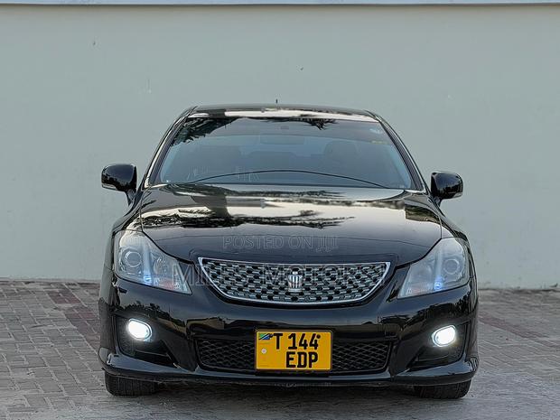 Toyota Crown 2009 White