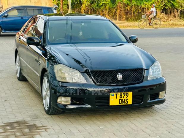 Toyota Crown 2006 Black