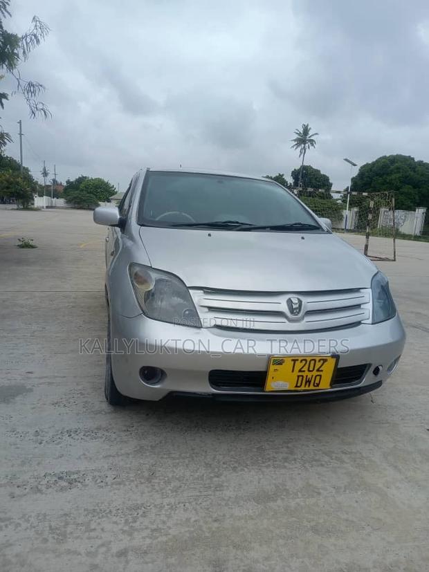 Toyota IST 2003 Silver
