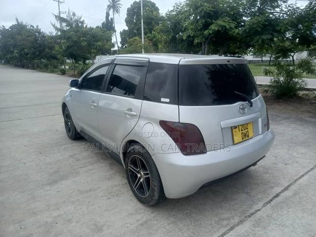 Toyota IST 2003 Silver