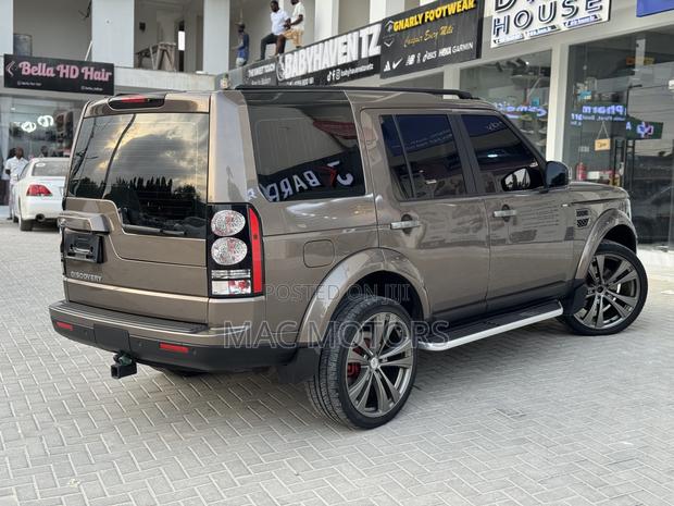Land Rover Discovery 2016 Brown