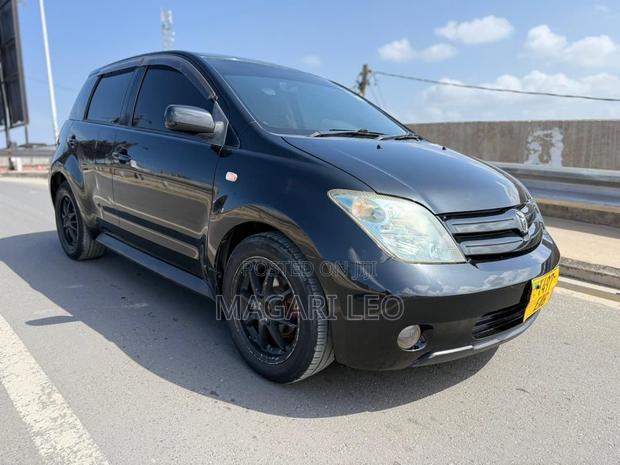 Toyota IST 2004 Black