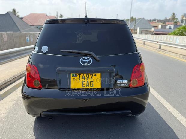 Toyota IST 2004 Black