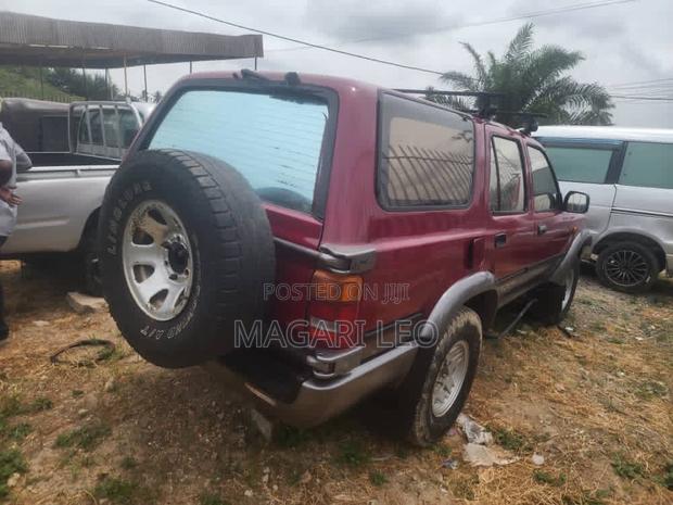 Toyota Hilux Surf 2001 Maroon