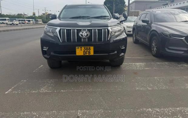 Toyota Land Cruiser Prado 2.8 D-4D 2015 Gray
