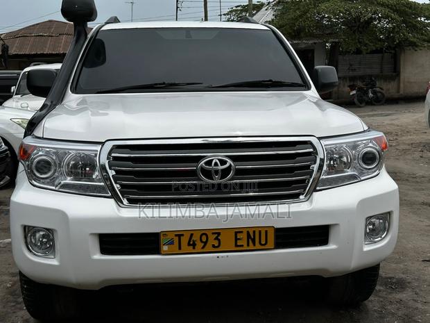 Toyota Land Cruiser 2015 White