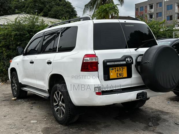 Toyota Land Cruiser 2015 White
