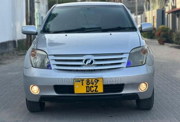 Toyota IST 2005 Silver