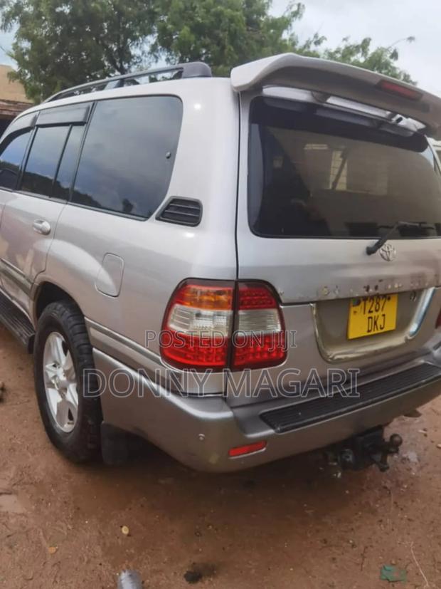 Toyota Land Cruiser 2010 Silver