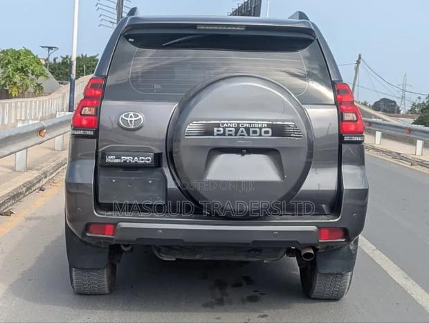 Toyota Land Cruiser Prado 4.0 Petrol TX 2018 Gray