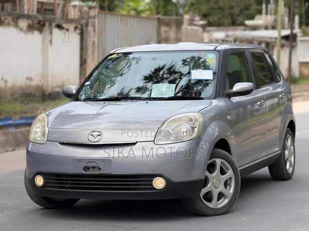 Mazda Verisa 2005 Silver