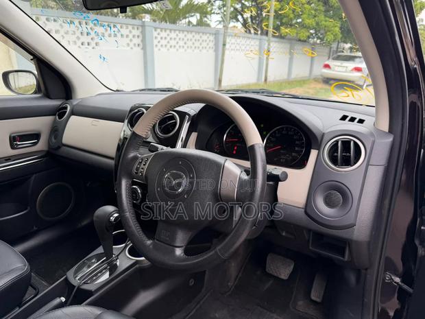 Mazda Verisa 2010 Black