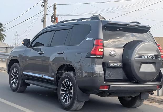 Toyota Land Cruiser Prado 2018 Gray