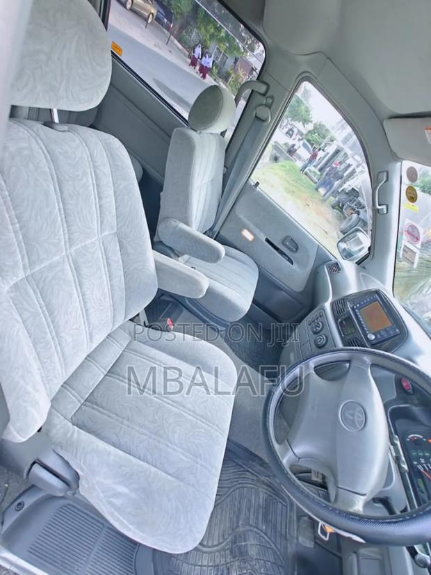 Toyota Noah 2001 Silver