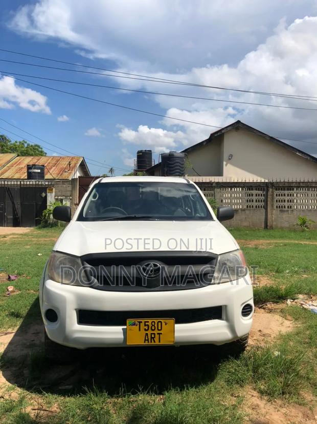 Toyota Hilux 2015 White