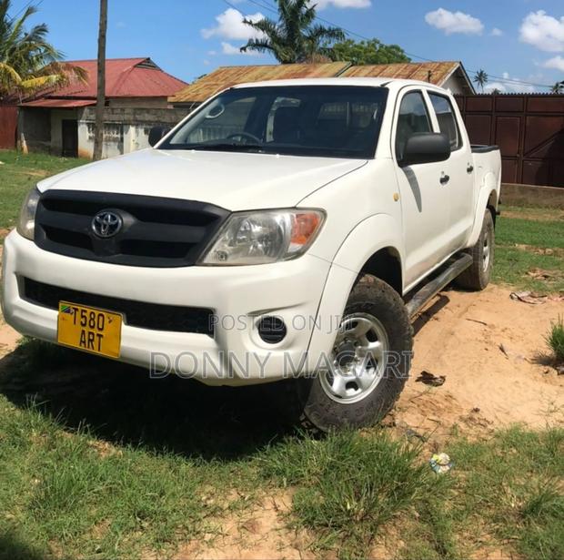 Toyota Hilux 2015 White