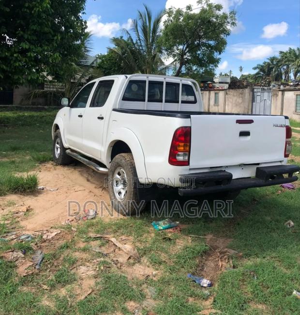 Toyota Hilux 2015 White