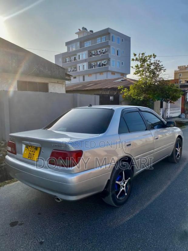 Toyota Carina 2000 Silver