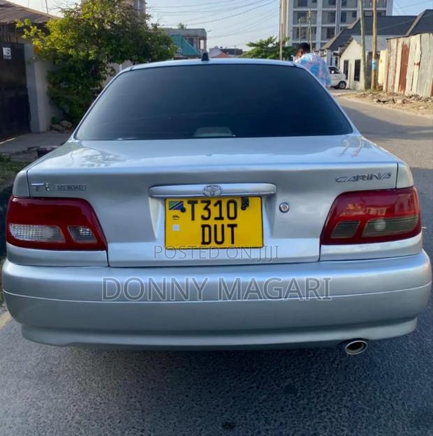Toyota Carina 2000 Silver