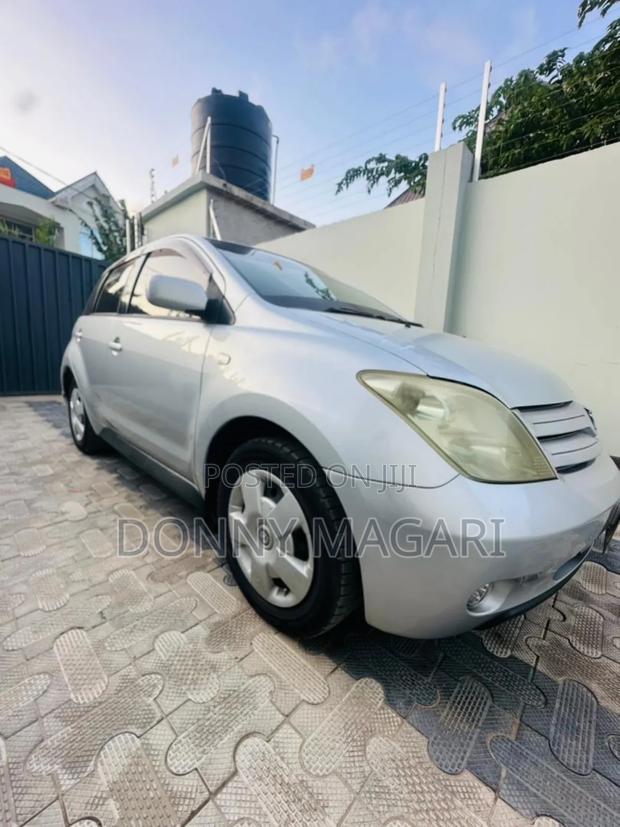 Toyota IST 2005 Silver