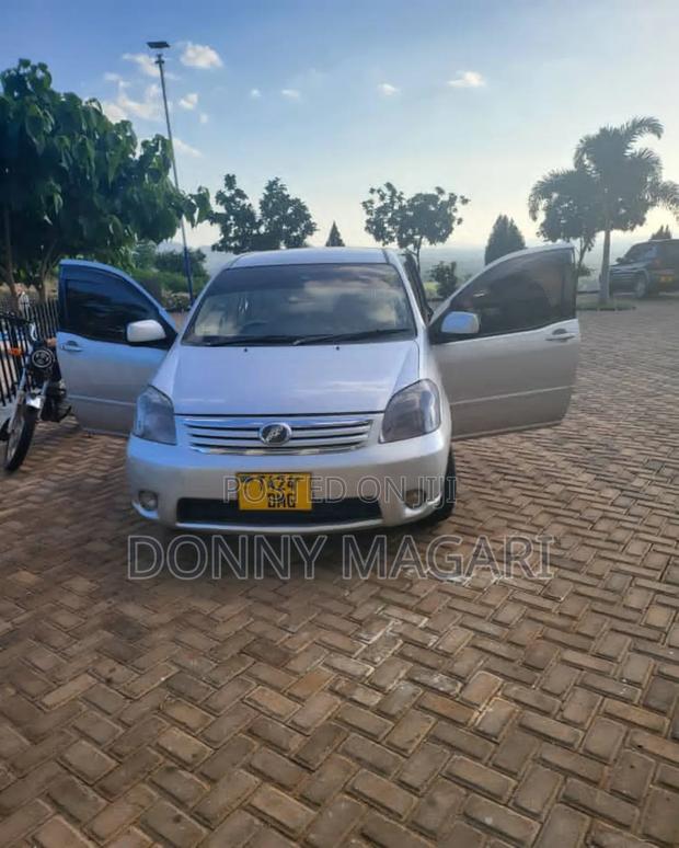 Toyota Raum 2006 Silver