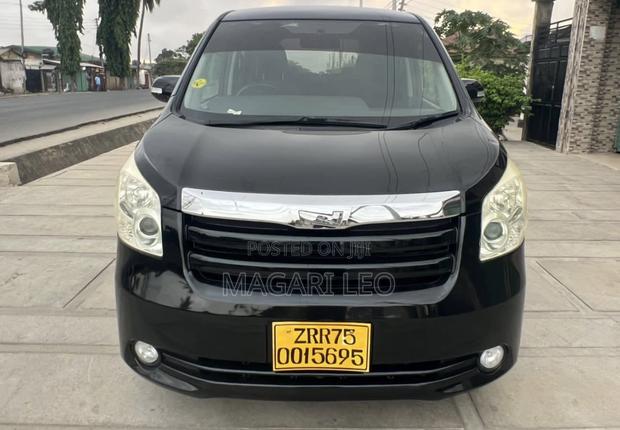 Toyota Noah 2007 Black