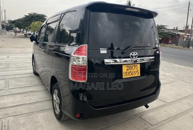 Toyota Noah 2007 Black
