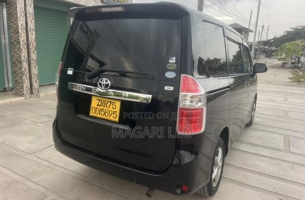 Toyota Noah 2007 Black