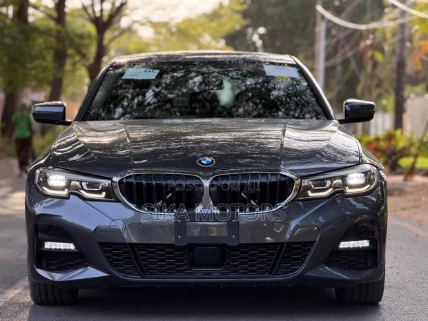 BMW 320i Sedan RWD 2020 Gray