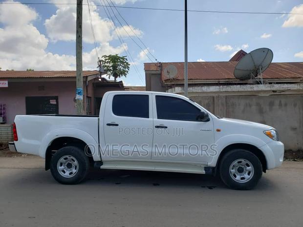 Toyota Hilux 2007 White