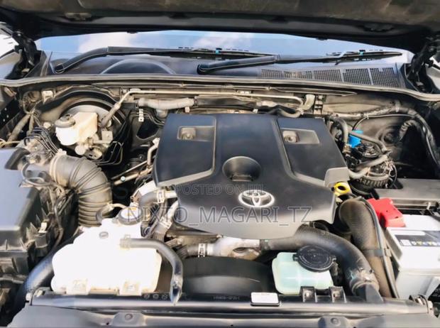 Toyota Hilux 2017 Black