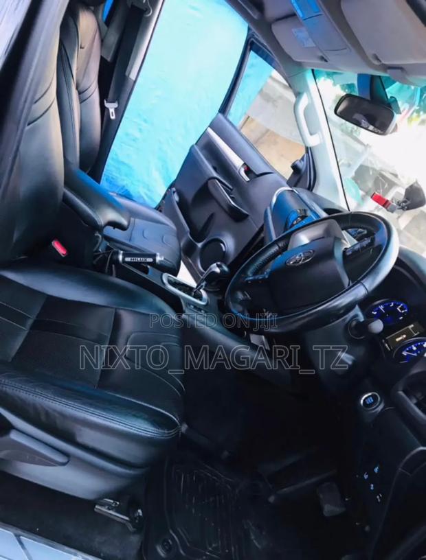 Toyota Hilux 2017 Black