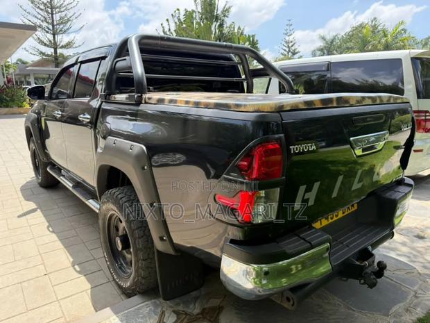 Toyota Hilux 2017 Black