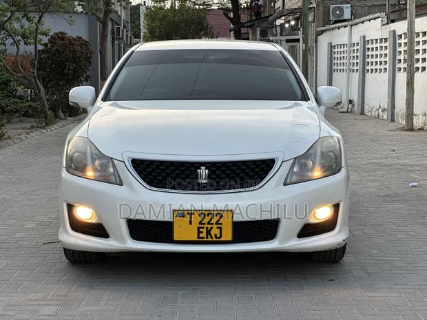 Toyota Crown Majesta 2010 White
